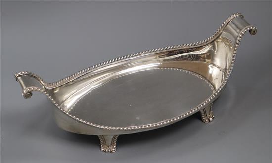 An Edwardian silver boat shaped dish by John Grinsell & Sons, London, 1903, 15oz